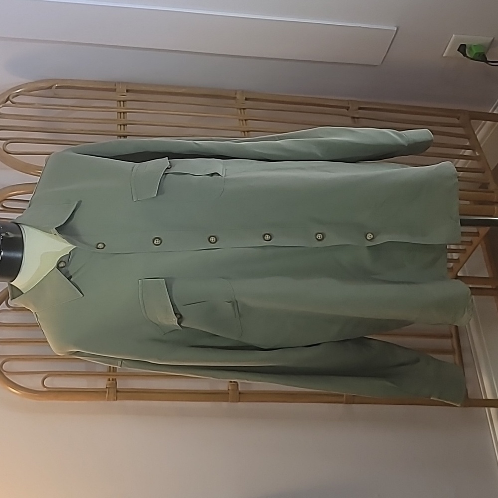 Tommy Bahama 100% silk olive green long sleeve shirt size XL 2 pockets vacation
